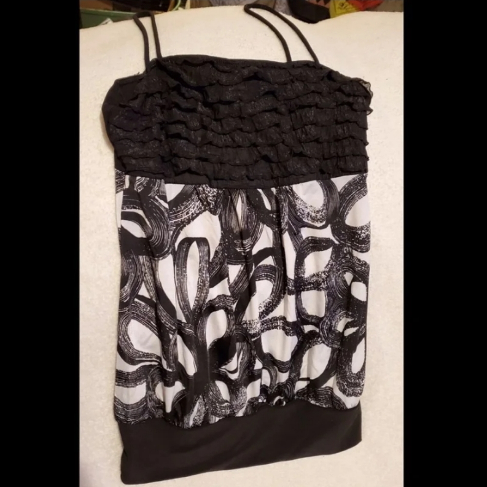 Ruffled patterned top - Picture 3 of 3